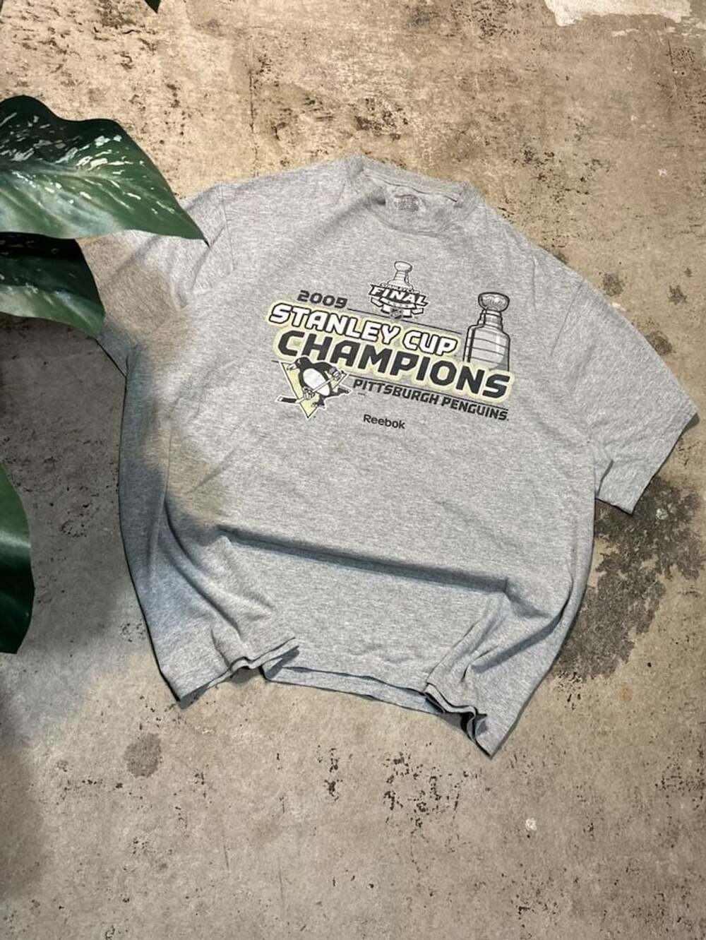 Reebok Pittsburgh Penguins 2009 Stanley Cup Champions T-Shirt Size L